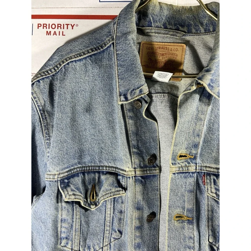 Vintage 90s Levis Denim Mens Sz Med Blue‎ Jean Trucker Jacket Made In USA